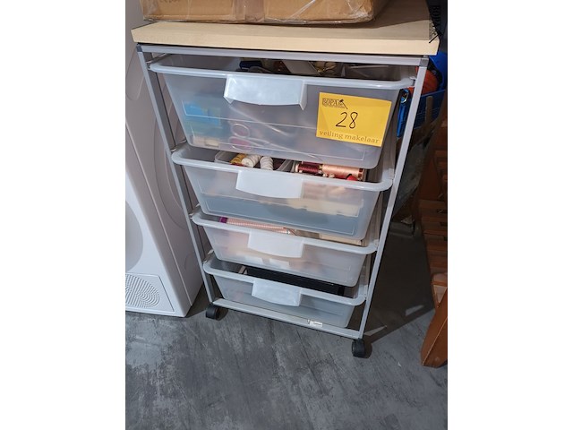 Lot 28 - opbergsysteem op wielen - afbeelding 1 van  5