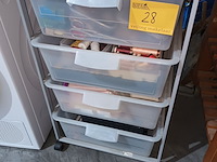 Lot 28 - opbergsysteem op wielen