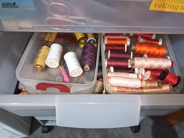 Lot 28 - opbergsysteem op wielen - afbeelding 4 van  5