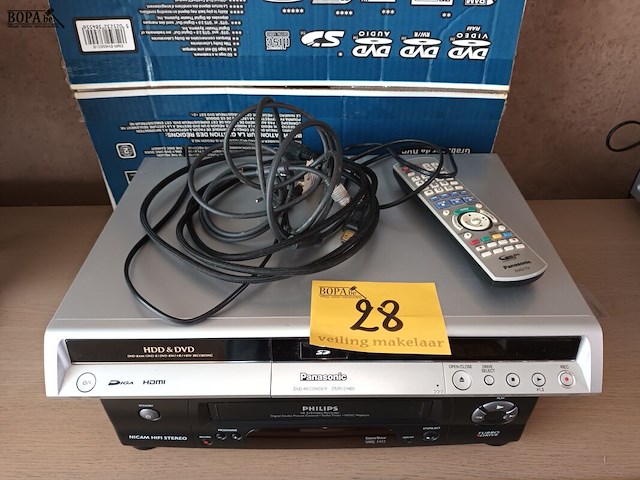 Lot 28 - panasonic dvd recorder en philips video recorder - afbeelding 1 van  6