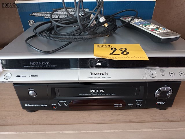 Lot 28 - panasonic dvd recorder en philips video recorder - afbeelding 2 van  6