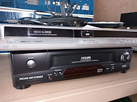 Lot 28 - panasonic dvd recorder en philips video recorder - afbeelding 4 van  6