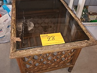 Lot 28 - rotan bijzettafel - afbeelding 1 van  3