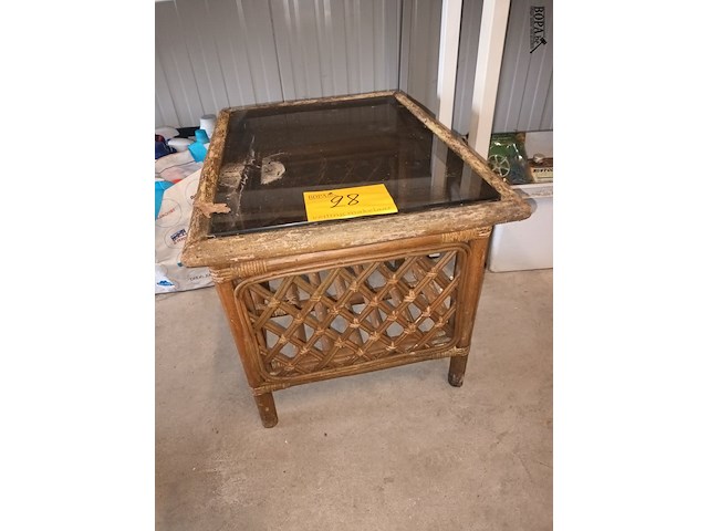 Lot 28 - rotan bijzettafel - afbeelding 3 van  3