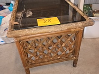 Lot 28 - rotan bijzettafel - afbeelding 3 van  3