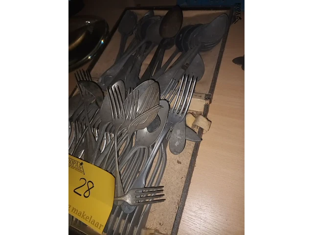 Lot 28 - tinnen lepels en vorken - afbeelding 2 van  3