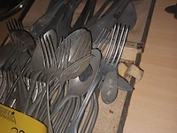 Lot 28 - tinnen lepels en vorken - afbeelding 2 van  3