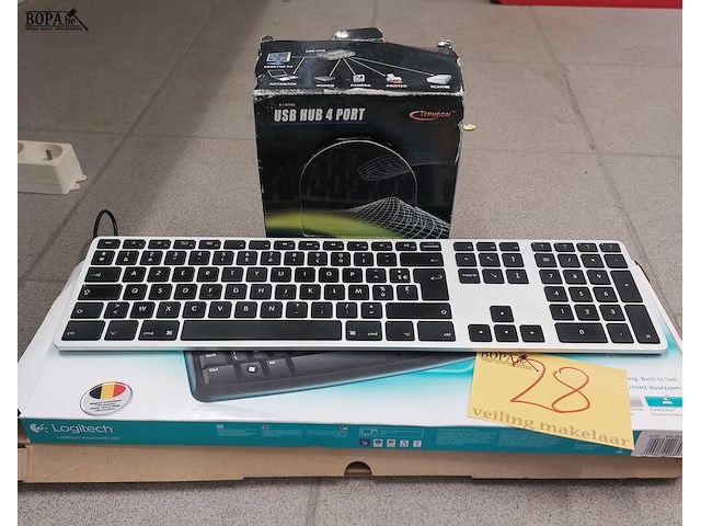 Lot 28 - toetsenborden en usb hub - afbeelding 3 van  3