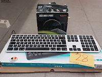 Lot 28 - toetsenborden en usb hub - afbeelding 3 van  3