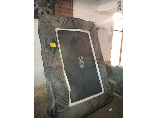 Lot 28 - trampoline - afbeelding 1 van  2