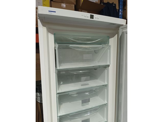 Lot 28 - verticale diepvriezer liebherr - afbeelding 2 van  4