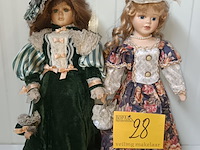 Lot 28 - vintage porseleinen pop. 2 stuks