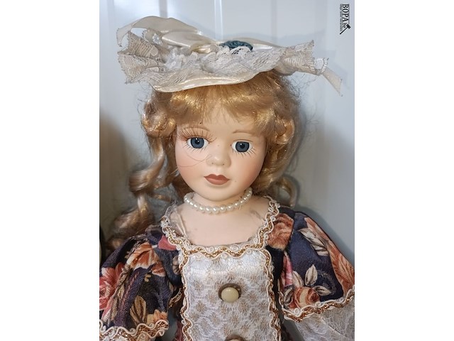 Lot 28 - vintage porseleinen pop. 2 stuks - afbeelding 3 van  6