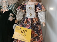 Lot 28 - vintage porseleinen pop. 2 stuks - afbeelding 5 van  6