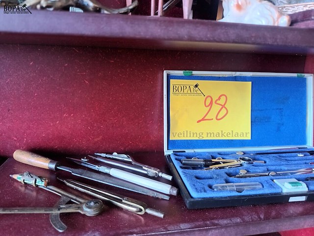 Lot 28 - vintage tekenpassers - afbeelding 1 van  3