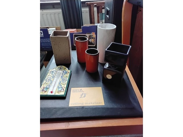 Lot 28 - vintage vazen klein model allerlei - afbeelding 1 van  1