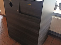 Lot 28 - vuilnisbakken kast