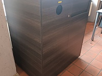 Lot 28 - vuilnisbakken kast - afbeelding 2 van  5