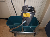 Lot 28 - wertrok vlakmopsysteem - afbeelding 1 van  4