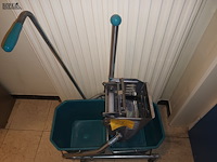 Lot 28 - wertrok vlakmopsysteem - afbeelding 2 van  4