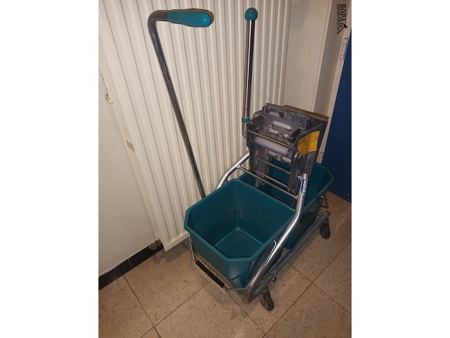 Lot 28 - wertrok vlakmopsysteem - afbeelding 3 van  4