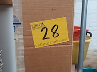 Lot 28 - witte kolomkast