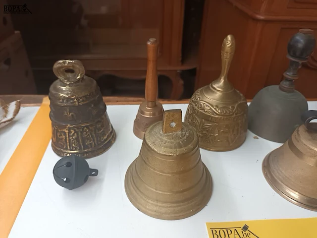 Lot 280 - belletjes. 9 stuks - afbeelding 2 van  3