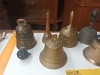 Lot 280 - belletjes. 9 stuks - afbeelding 2 van  3