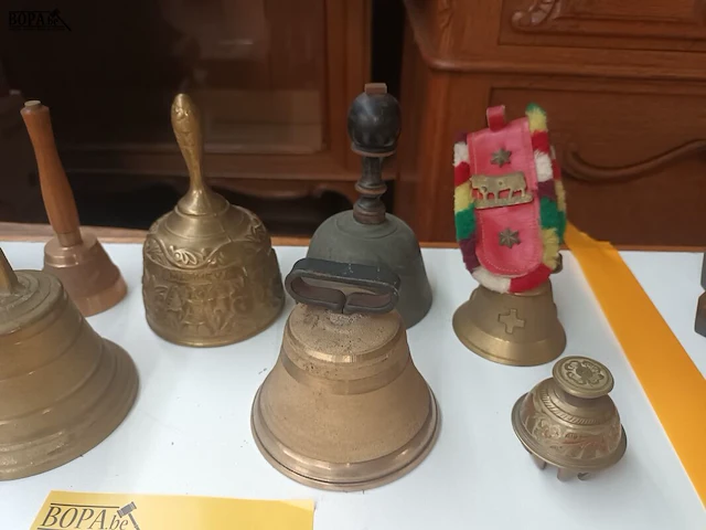 Lot 280 - belletjes. 9 stuks - afbeelding 3 van  3