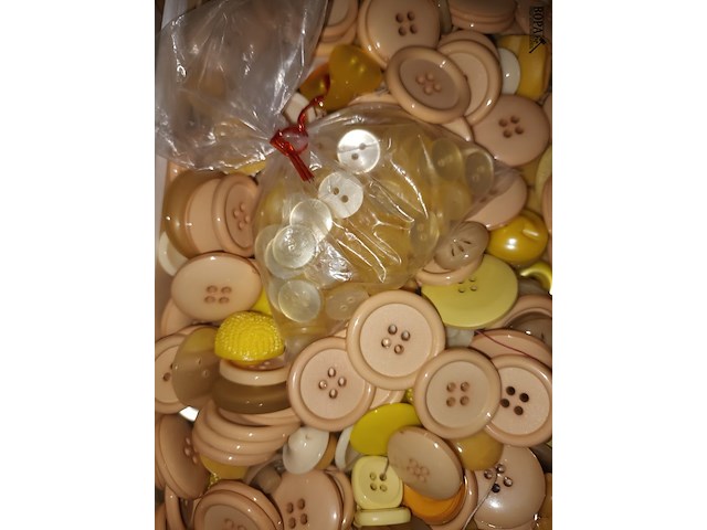 Lot 280 - doos met retro knopen - afbeelding 2 van  2