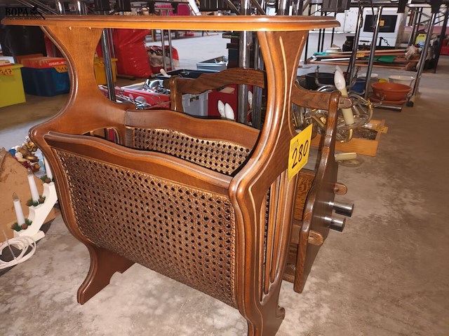 Lot 280 - krantenbak. 2 stuks - afbeelding 1 van  3