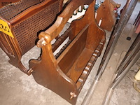 Lot 280 - krantenbak. 2 stuks - afbeelding 2 van  3