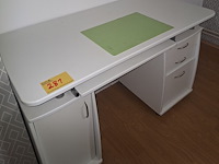 Lot 281 - bureau - afbeelding 1 van  1