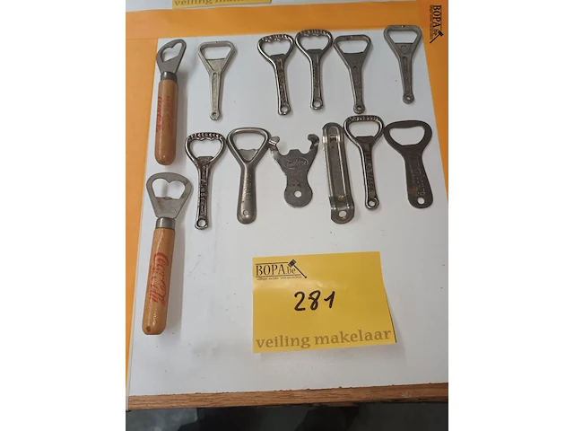 Lot 281 - flessenopeners met reclame. 13 stuks - afbeelding 1 van  4