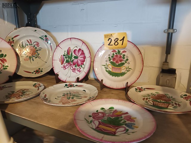 Lot 281 - franse sierborden. 8 stuks - afbeelding 1 van  3