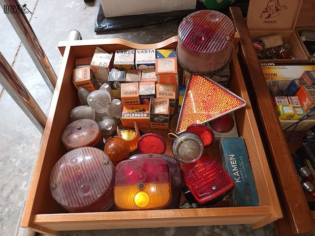 Lot 281 - lampen voor auto’s en aanhangwagens - afbeelding 2 van  4