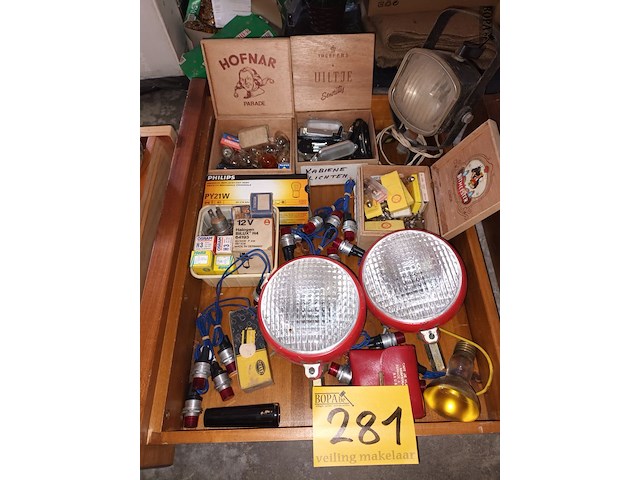 Lot 281 - lampen voor auto’s en aanhangwagens - afbeelding 3 van  4