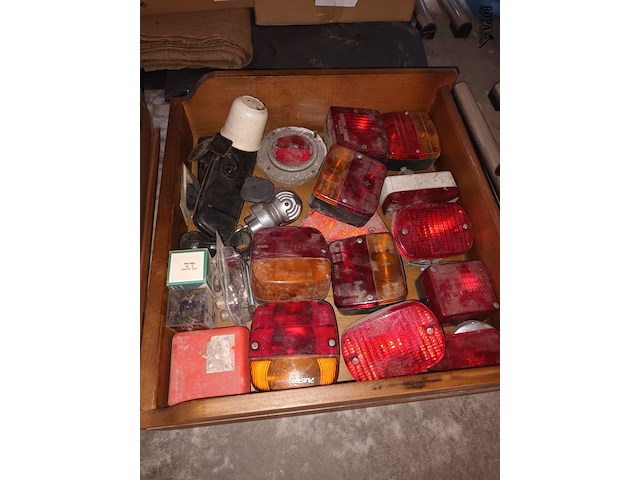 Lot 281 - lampen voor auto’s en aanhangwagens - afbeelding 4 van  4