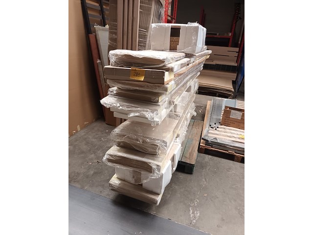 Lot 281 - onderdelen voor een opklapbed - afbeelding 5 van  5