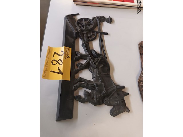Lot 281 - paarden met ploeg in gietijzer - afbeelding 3 van  3