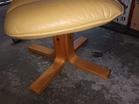 Lot 281 - voetenbankje - afbeelding 3 van  3