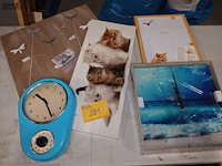 Lot 281 - wanddecoratie en klokken. 5 stuks - afbeelding 1 van  4