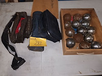 Lot 282 - lot metalen petanque ballen - afbeelding 1 van  4