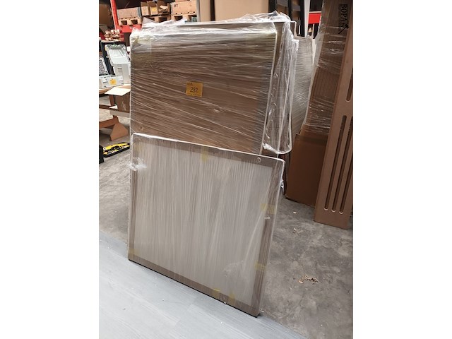 Lot 282 - melamine panelen. 5 stuks - afbeelding 1 van  4
