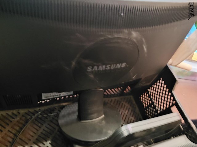 Lot 282 - pc scherm hpcompac la1905wg 43,5*28 en scherm samsung sinkma - afbeelding 4 van  4