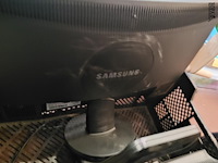 Lot 282 - pc scherm hpcompac la1905wg 43,5*28 en scherm samsung sinkma - afbeelding 4 van  4