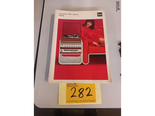 Lot 282 - retro catalogi muziekinstallaties. 9 stuks - afbeelding 1 van  4