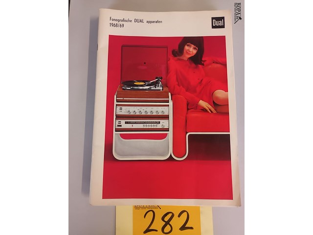 Lot 282 - retro catalogi muziekinstallaties. 9 stuks - afbeelding 2 van  4