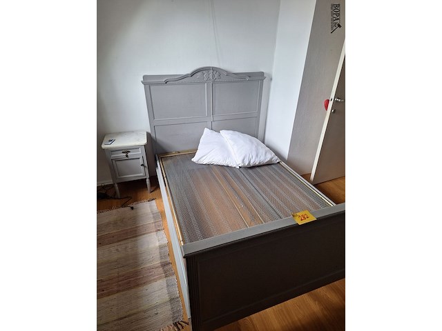 Lot 282 - slaapkamer - afbeelding 1 van  2