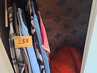 Lot 283 - kledij en rugzakken - afbeelding 2 van  2